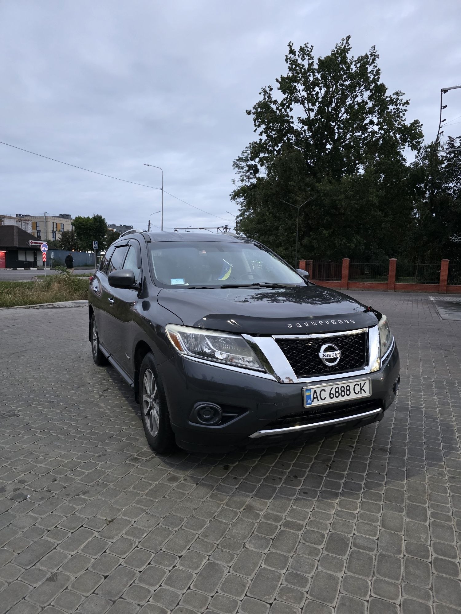 Nissan Pathfinder r52