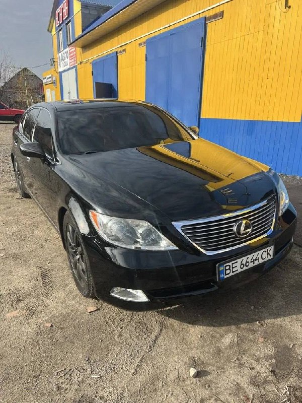 Lexus LS460