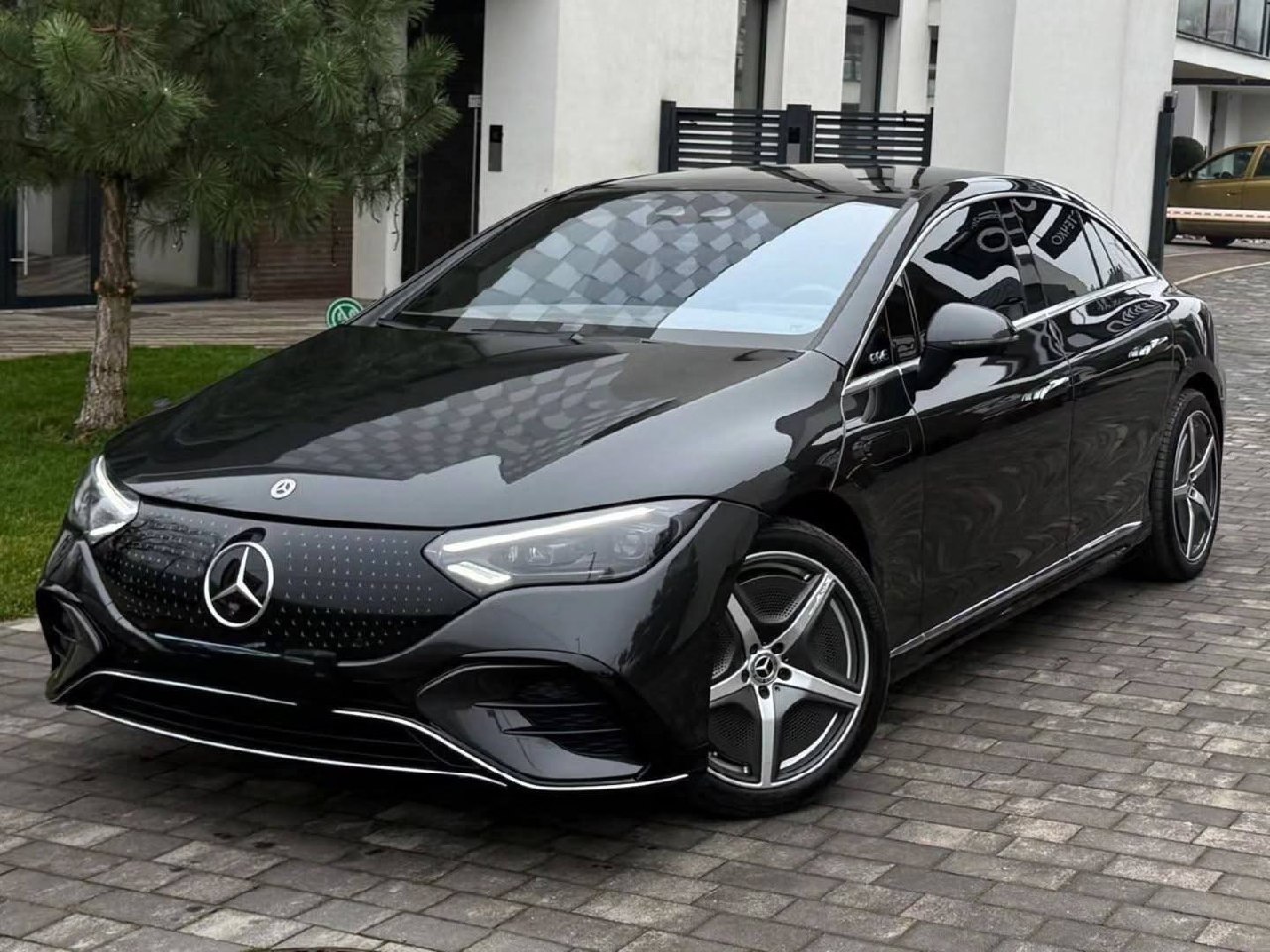 Mercedes-Benz EQE 500 4MATIC — фото 1