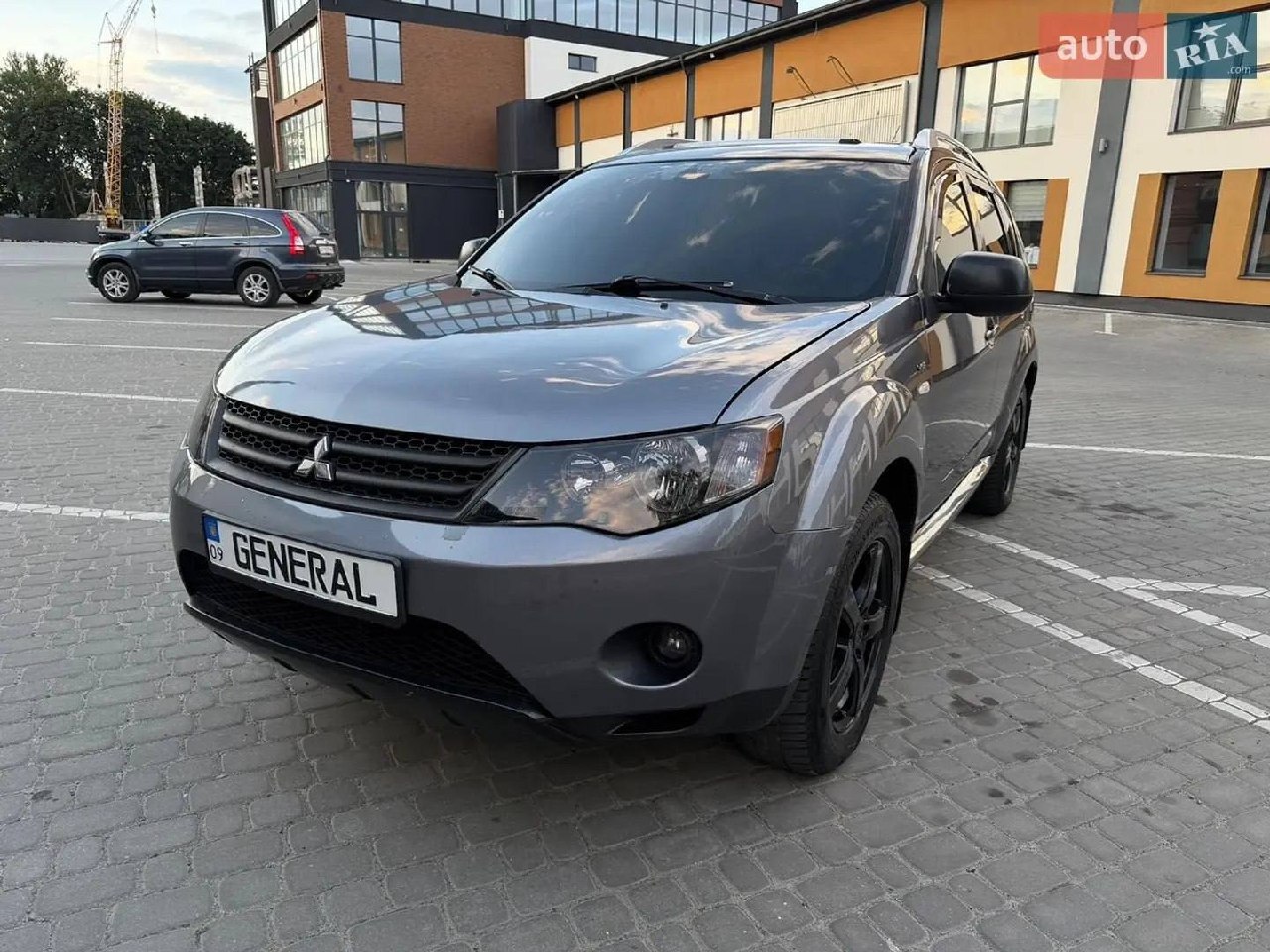 Mitsubishi Outlander XL — фото 1