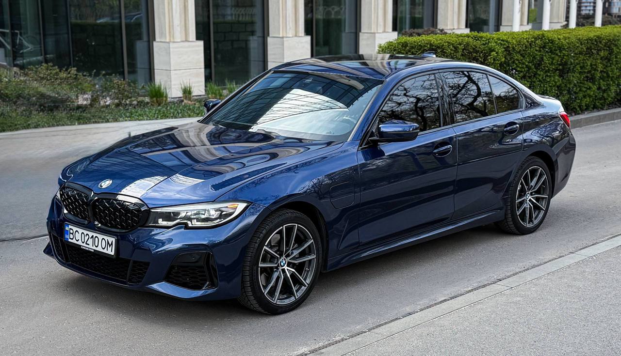 BMW 330e