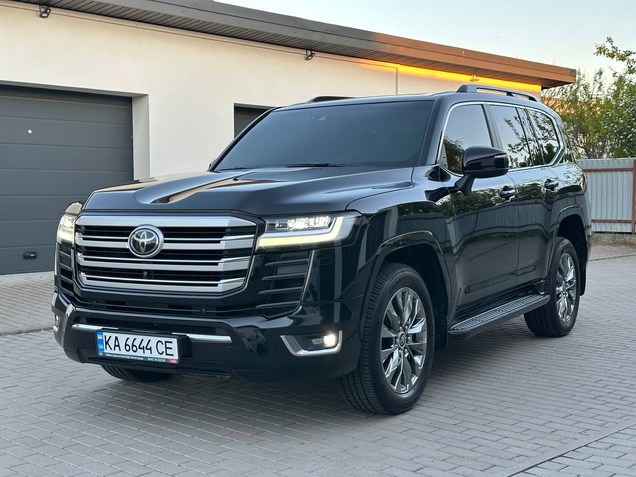 Toyota Land Cruiser 300