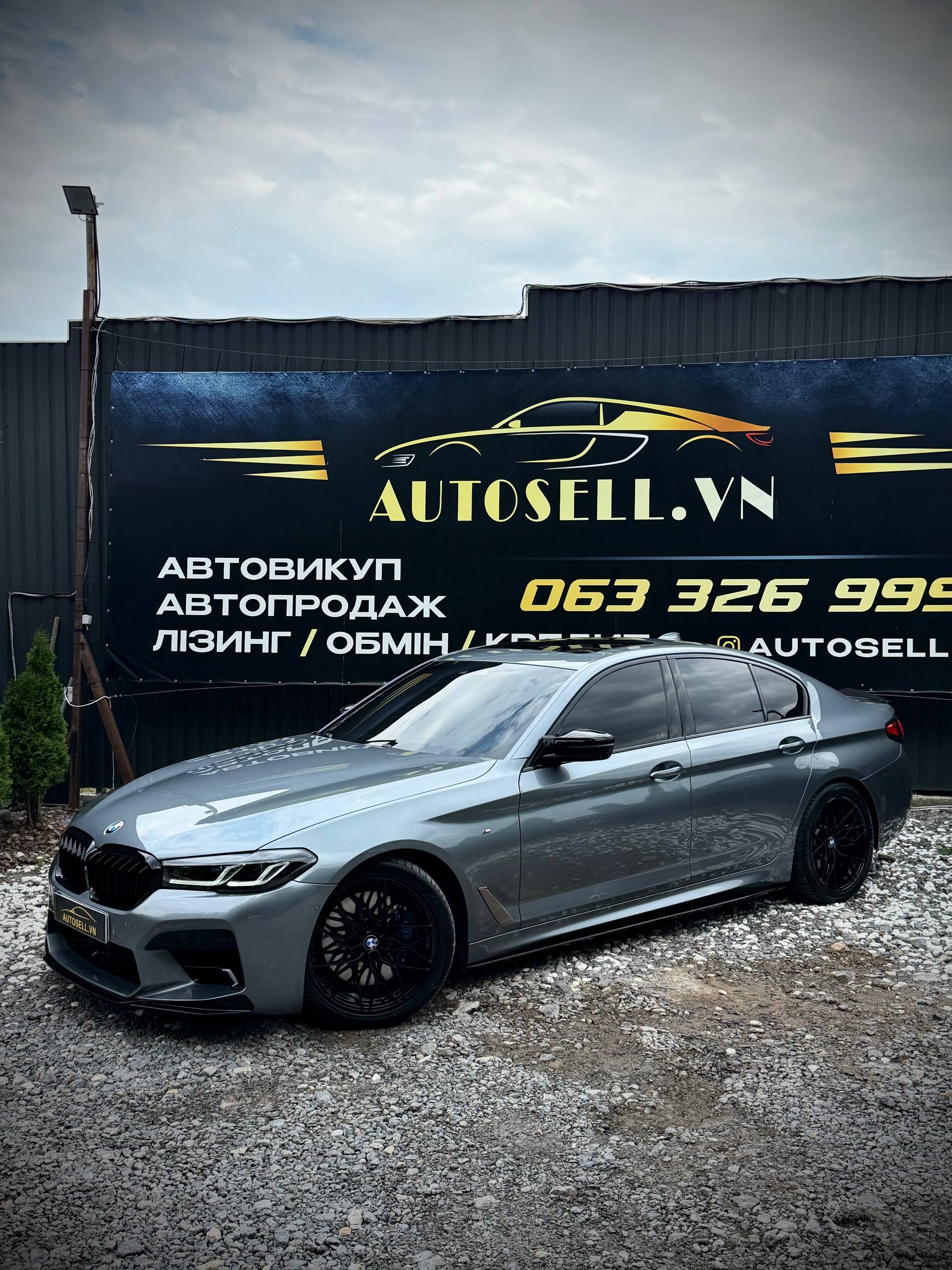 BMW G30 M550i — фото 1
