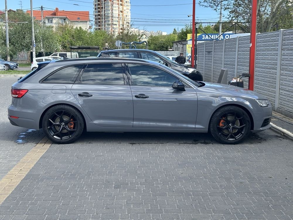 Audi A4 Avant — фото 1