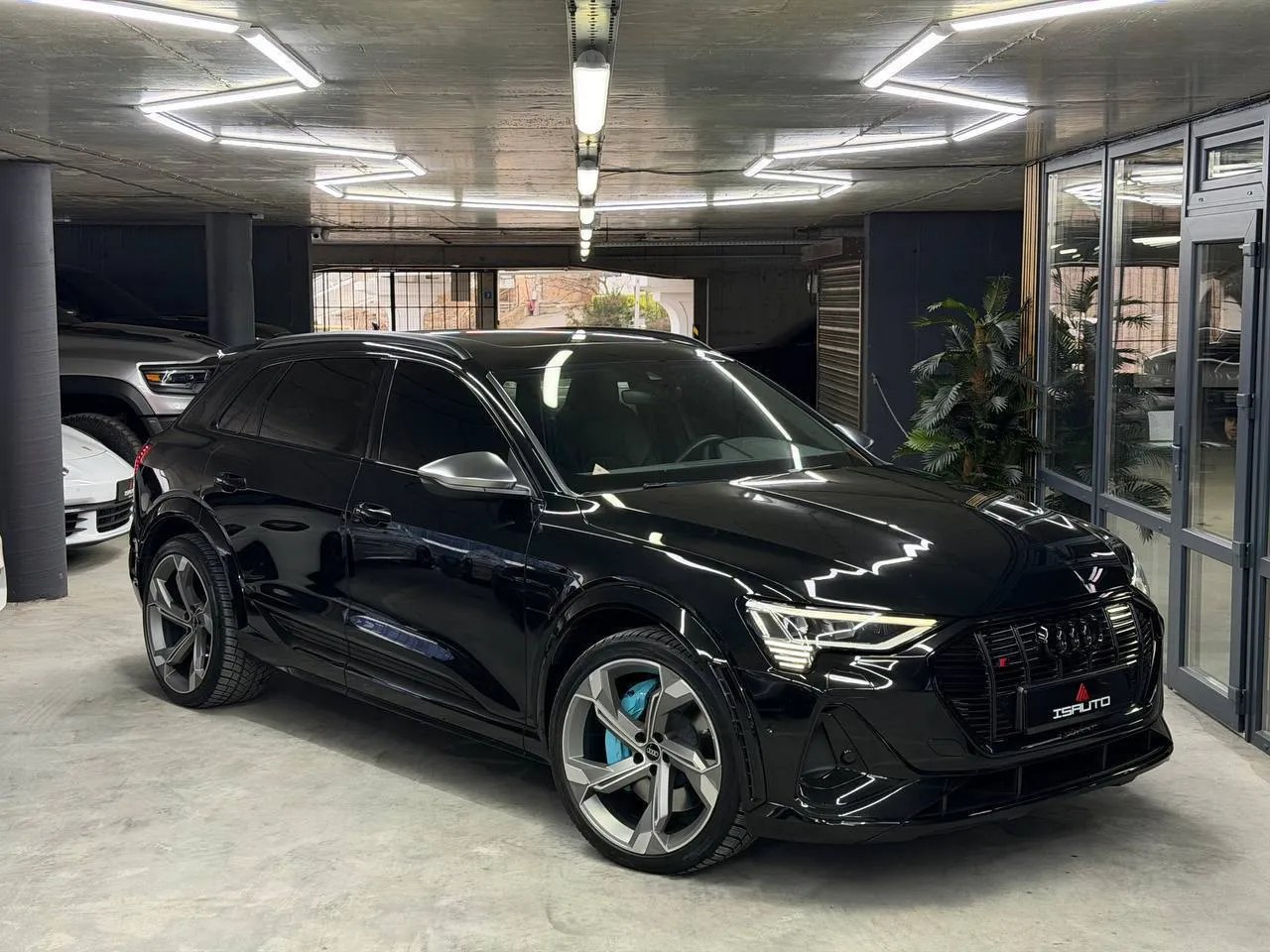 Audi etron S — фото 1