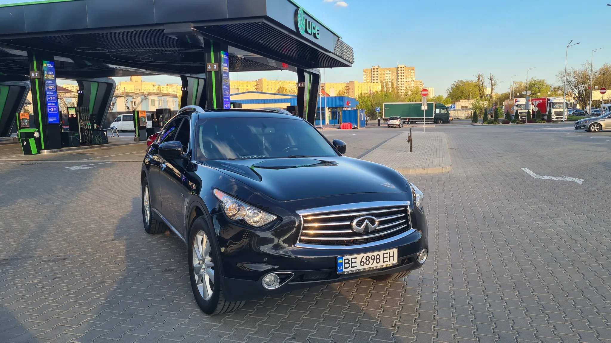 Infiniti QX70