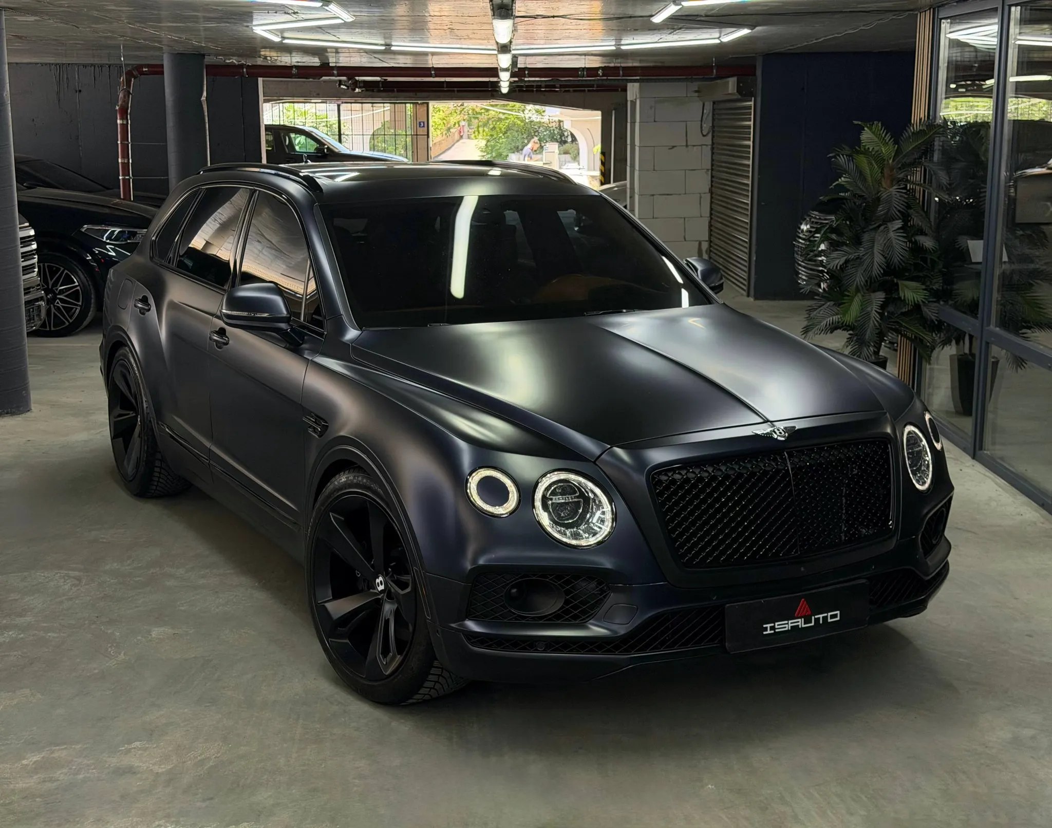 Bentley Bentayga — фото 1