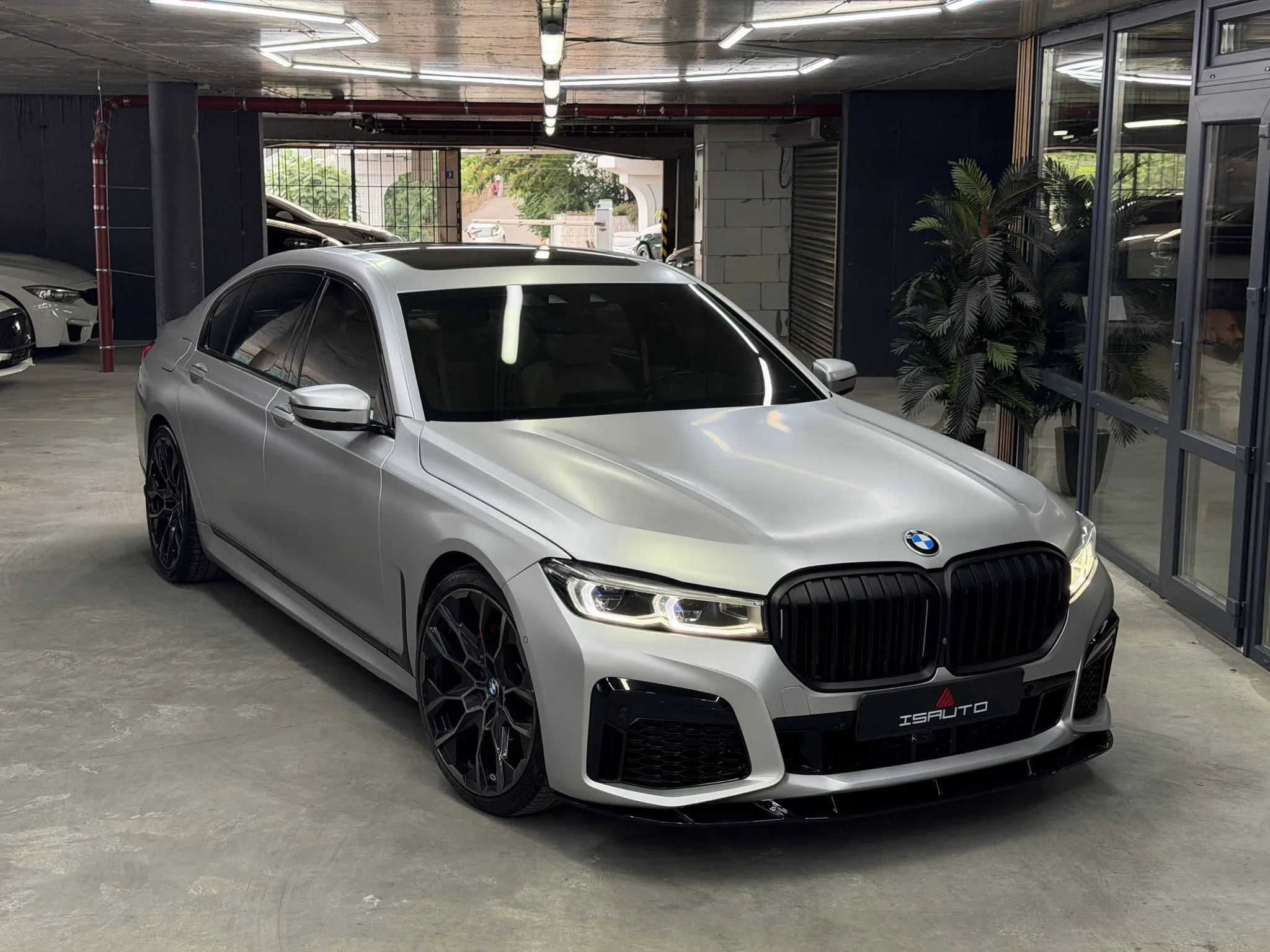 BMW 740i