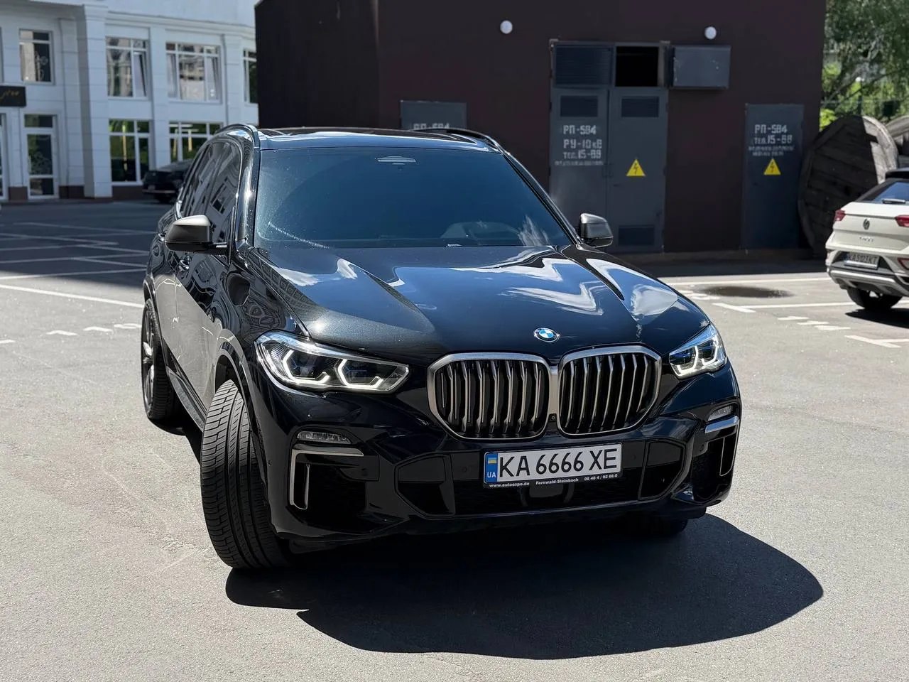 BMW X5 M50d — фото 1