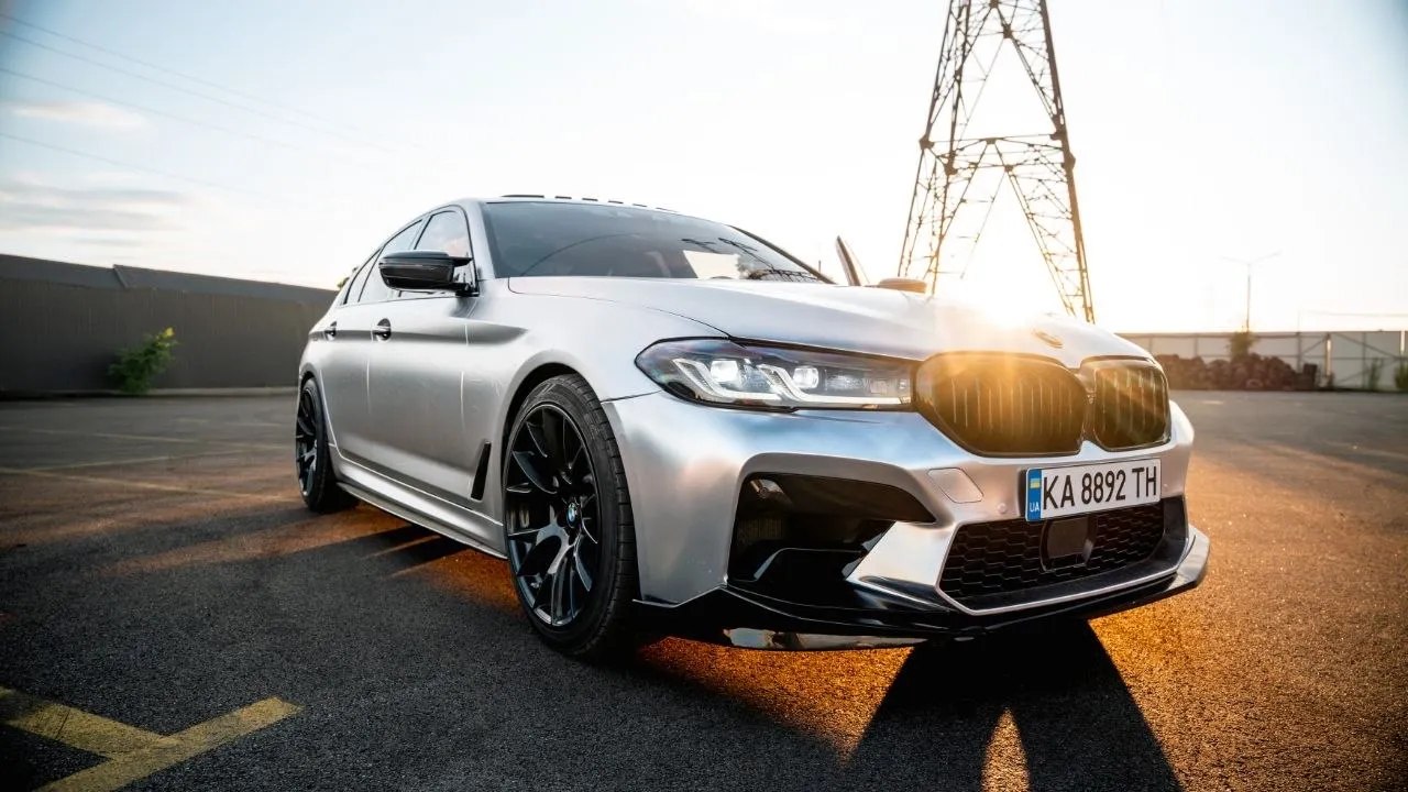 BMW 540i — фото 1