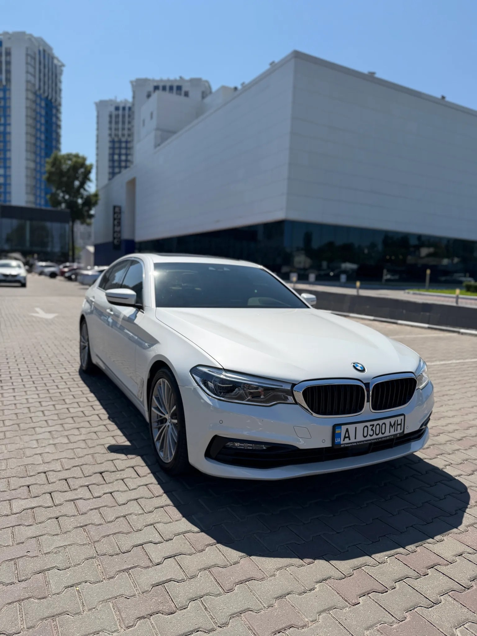 BMW 540i — фото 1
