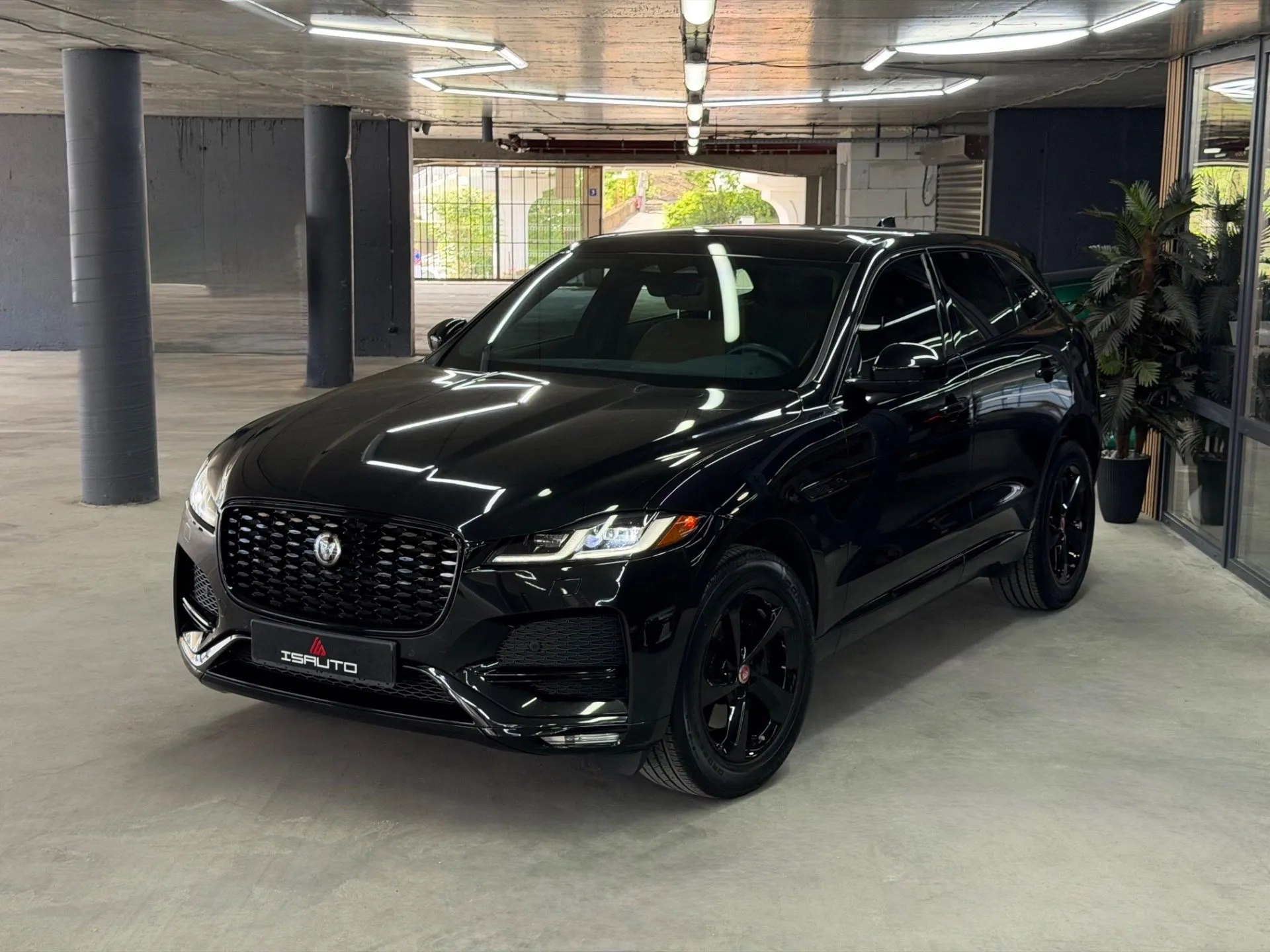 Jaguar F-PACE — фото 1