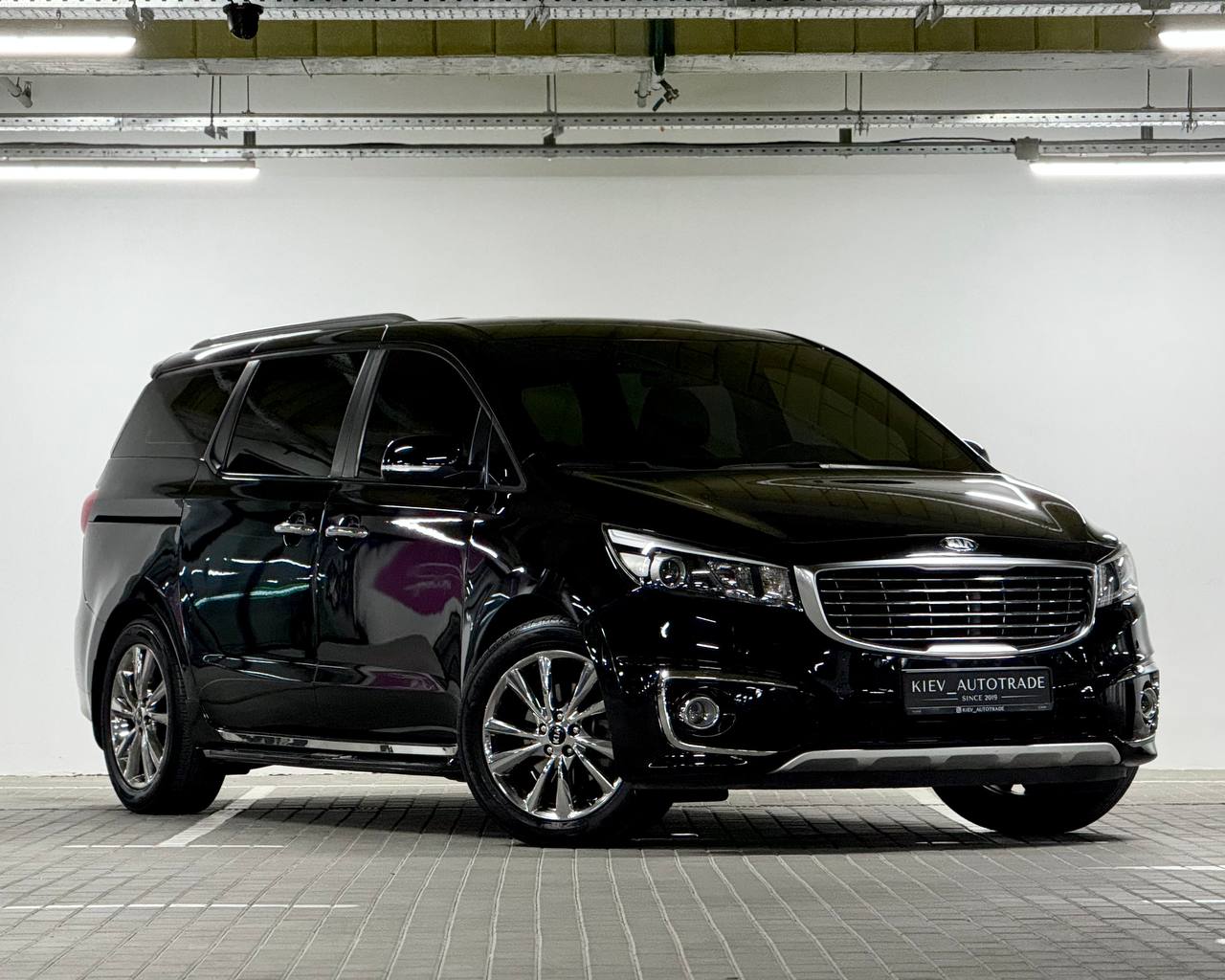 Kia Carnival — фото 1