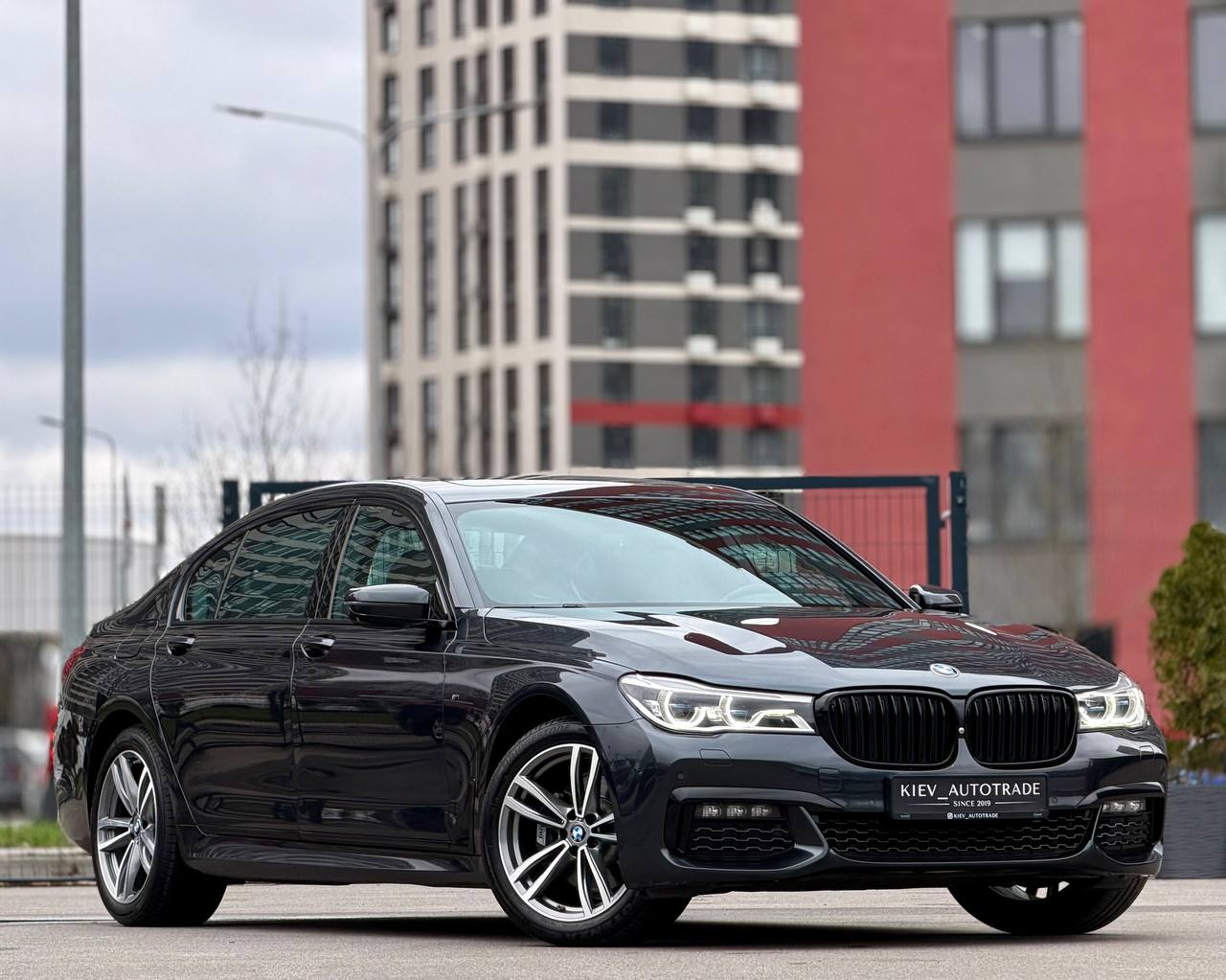 BMW 730 G12 Official