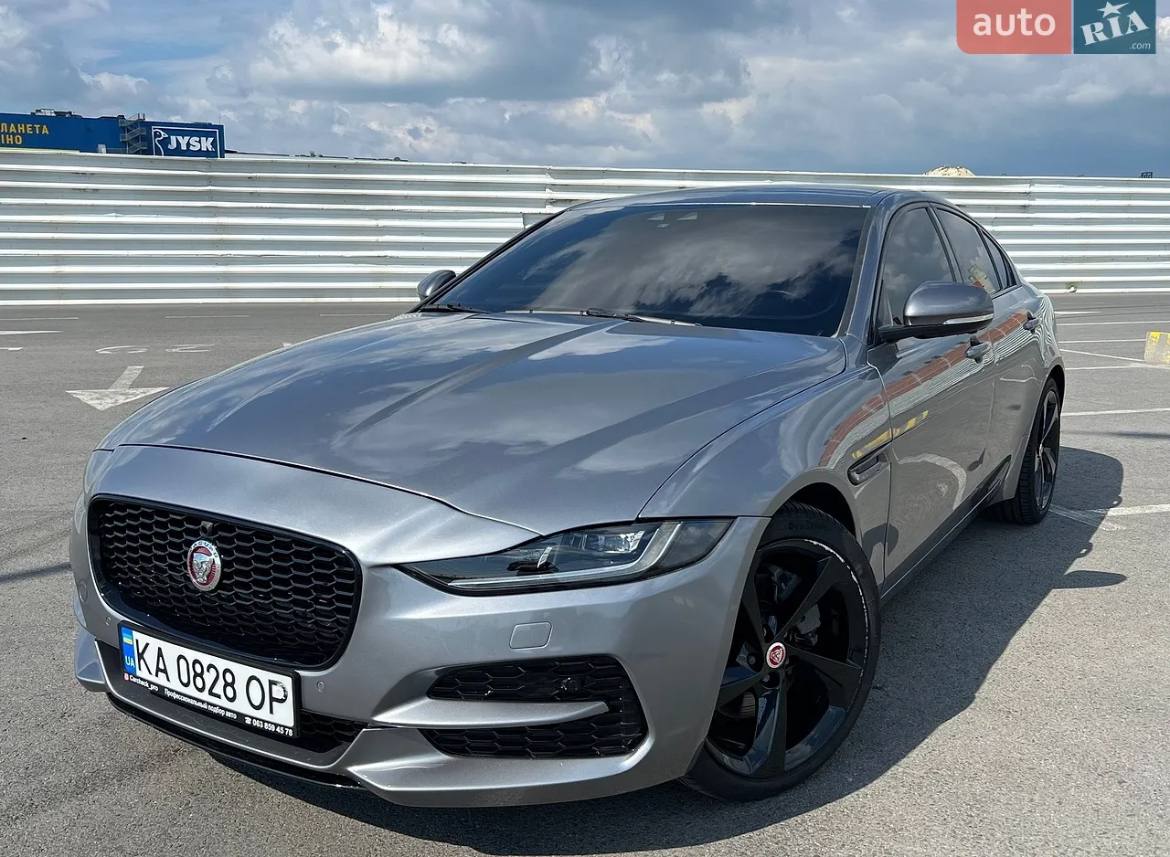 Jaguar XE