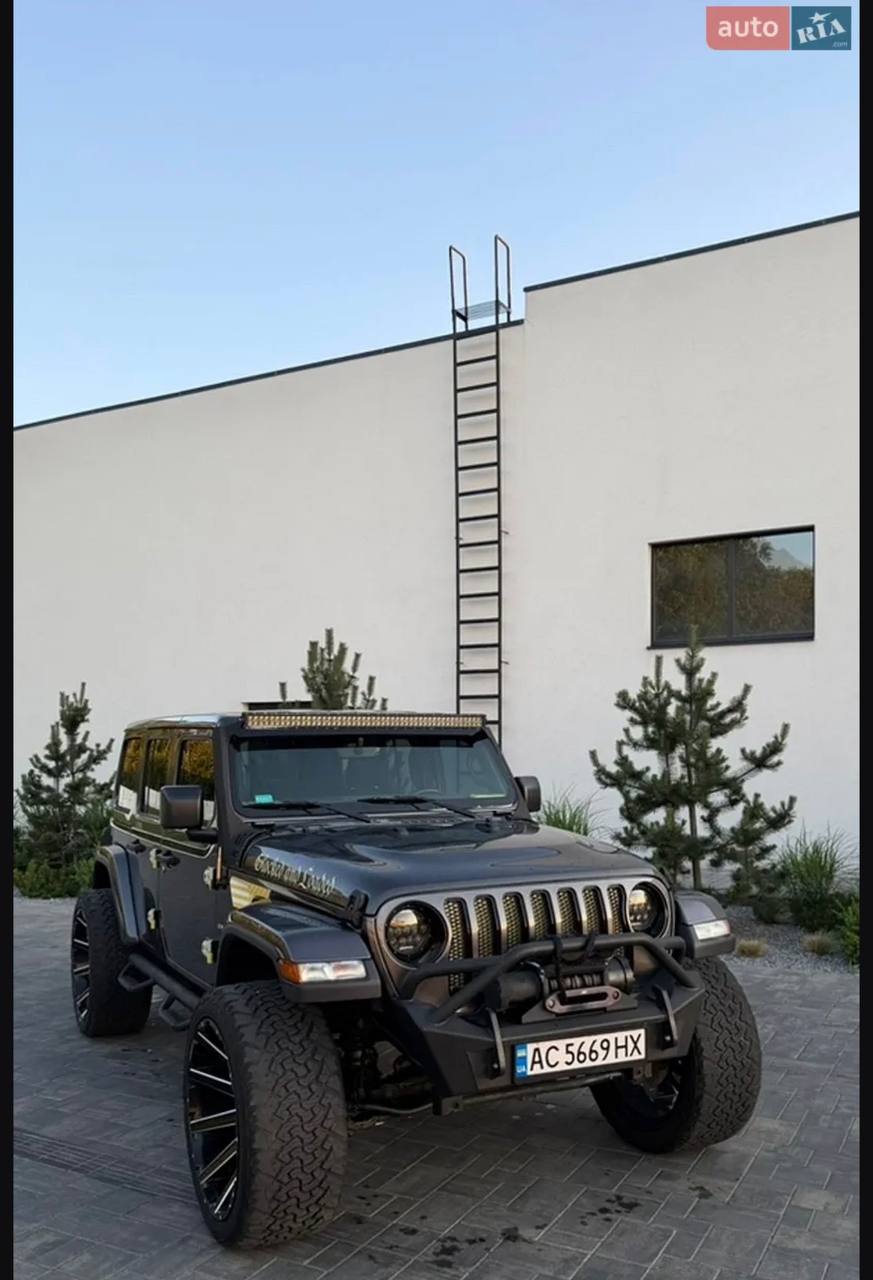 Jeep Wrangler — фото 1