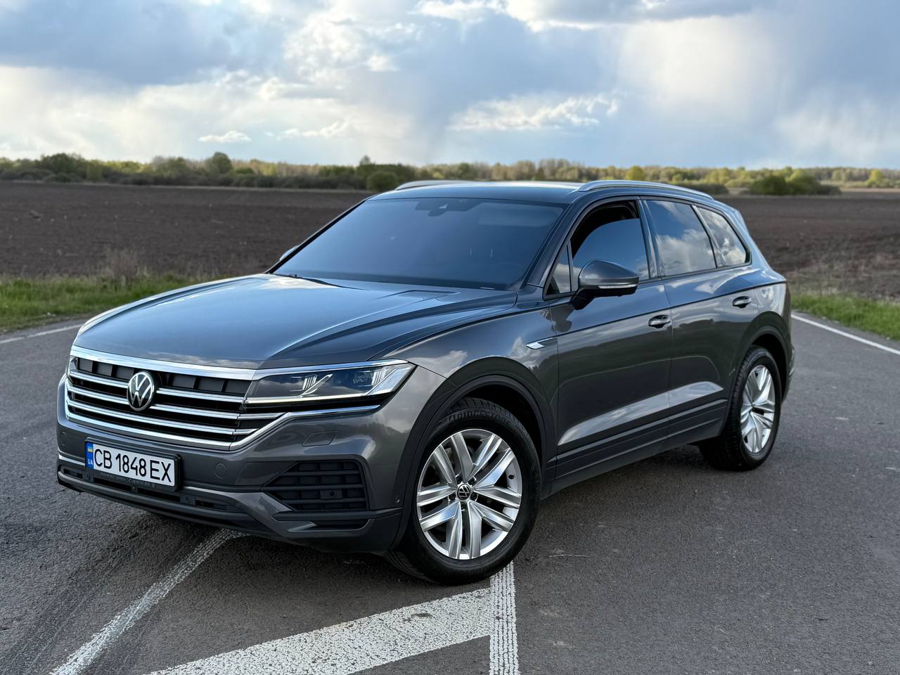 Volkswagen Touareg — фото 1