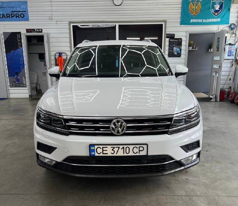 Volkswagen Tiguan — фото 1