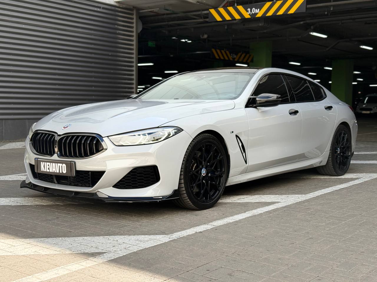 BMW 840i — фото 1