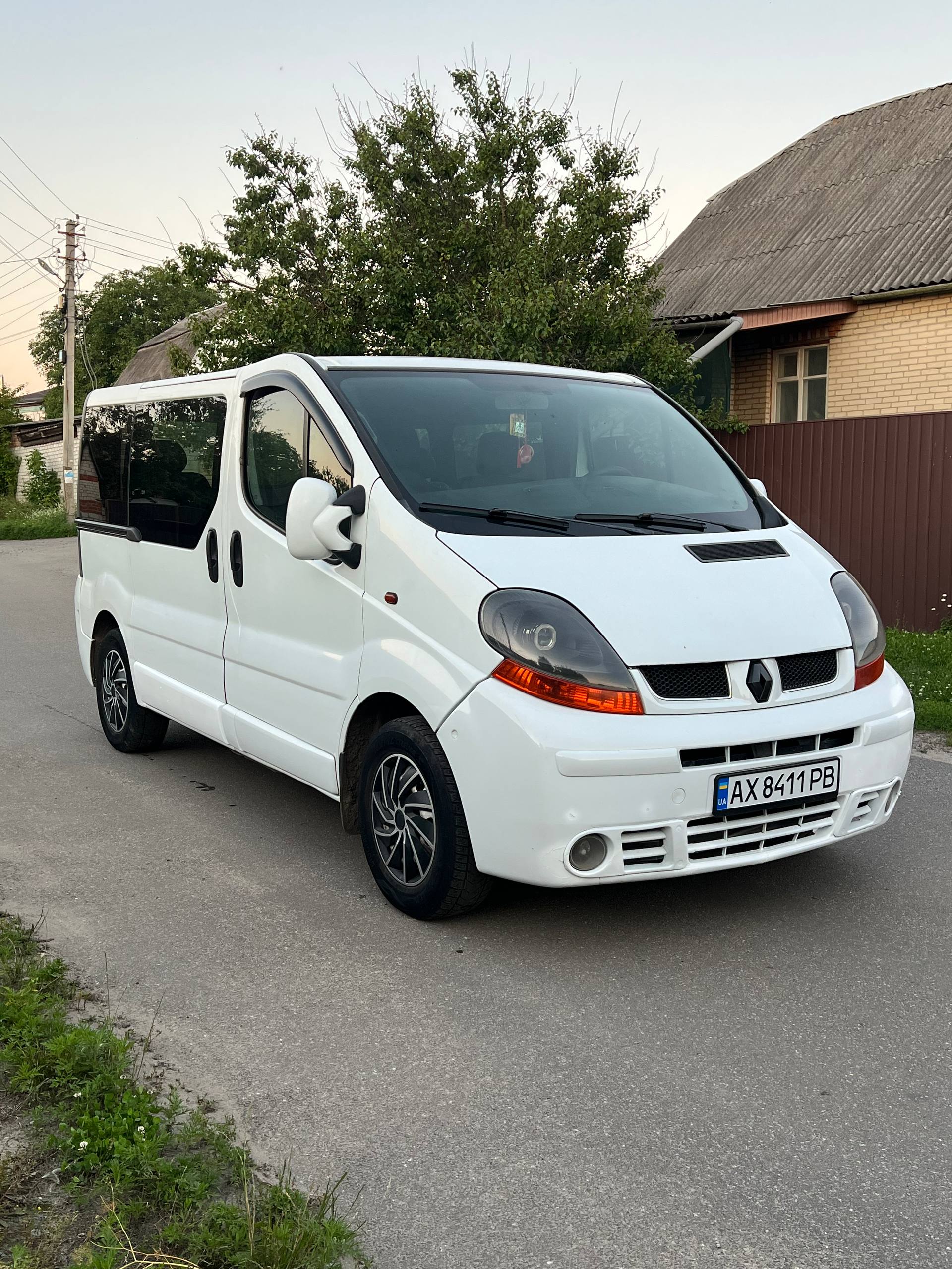 Renault Trafic — фото 1